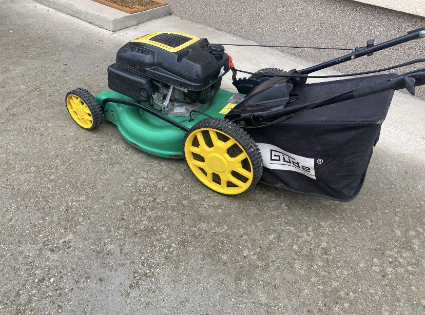 Masina tuns iarba Motor MTD Germania