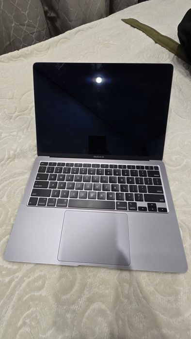 Macbook 2020 core i3