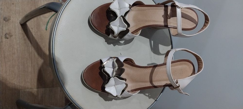 Босоножки для изящной ножки.