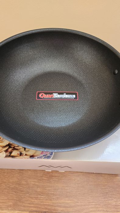 Новый казан с крышкой.