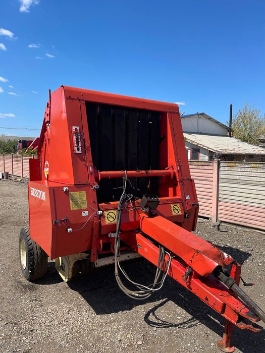 Presa de baloti rotunzi balotiera Fiatagri Hesston 5540 recent adusa
