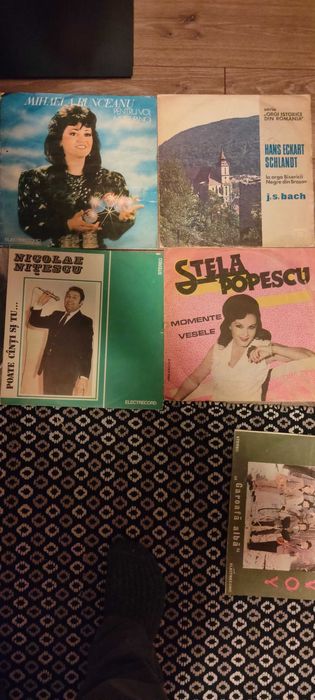 Vând viniluri cu muzica, povești