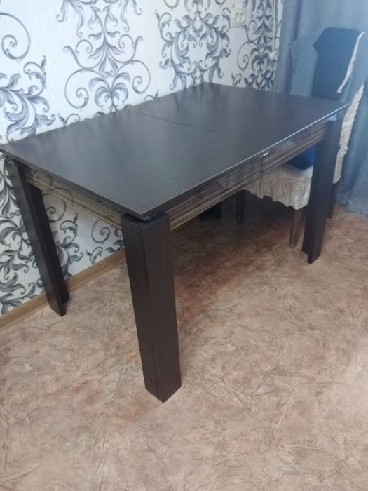 Стол раздвижной в гостиную