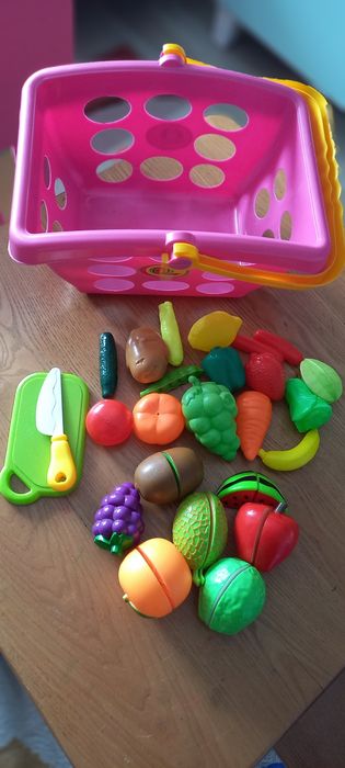 Cos cu fructe/jucarii