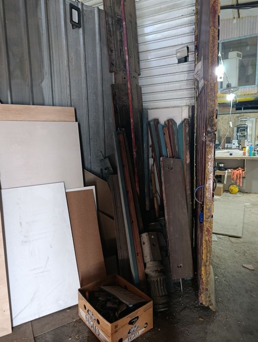 Продаю бельярдный стол большой.