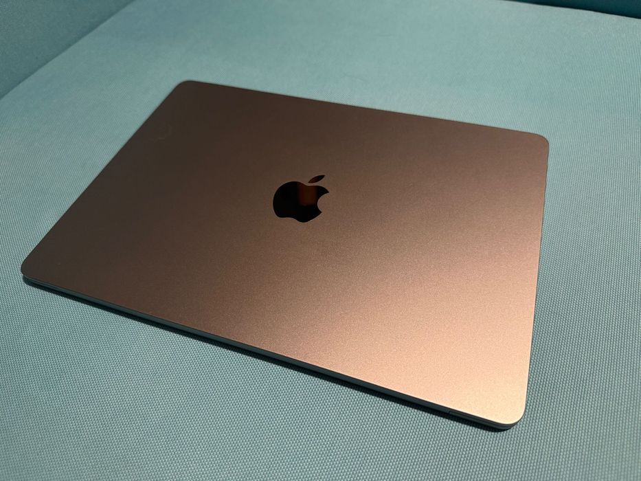 13.6-inch MacBook Air with Apple M2 chip