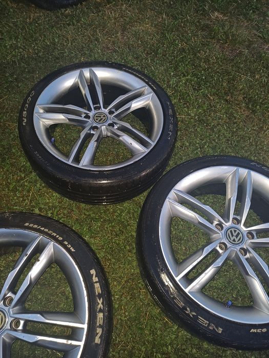 Jante cu anvelopele de vară mărime 225 40 R19