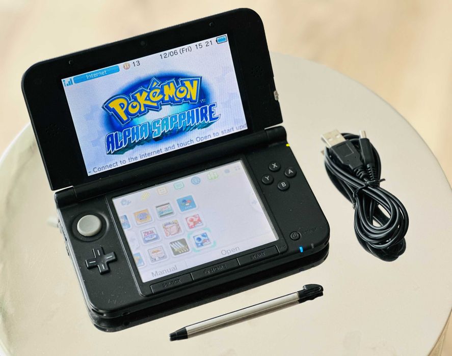 Nintendo 3DS XL Black с 75 игри Pokemon Zelda Mario Нинтендо
