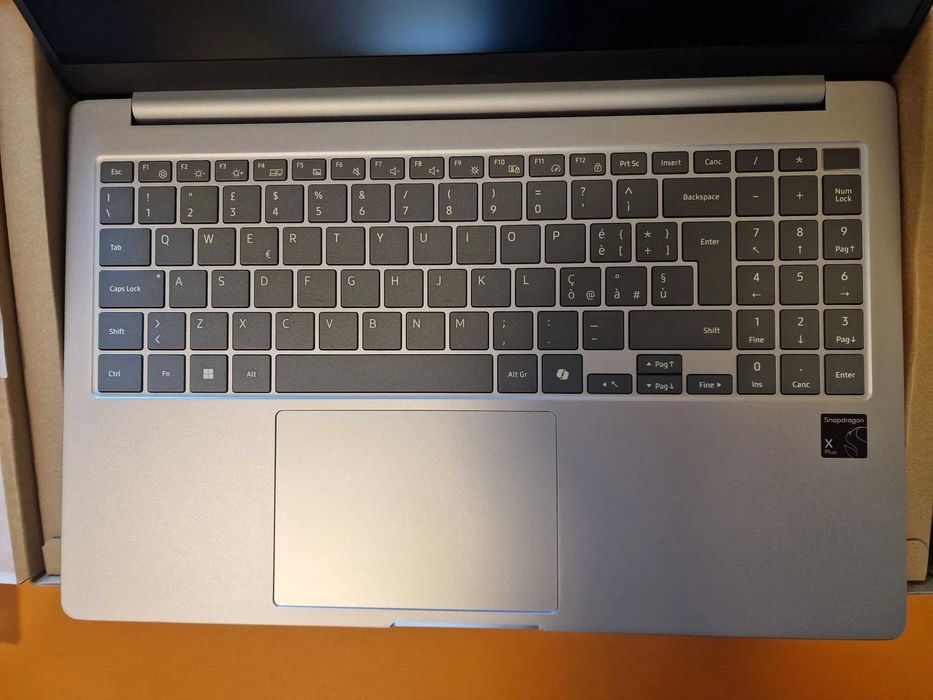 Notebook Samsung XE550XGA 15,6", i5-120U/8GB/256GB SSD Chrome open box