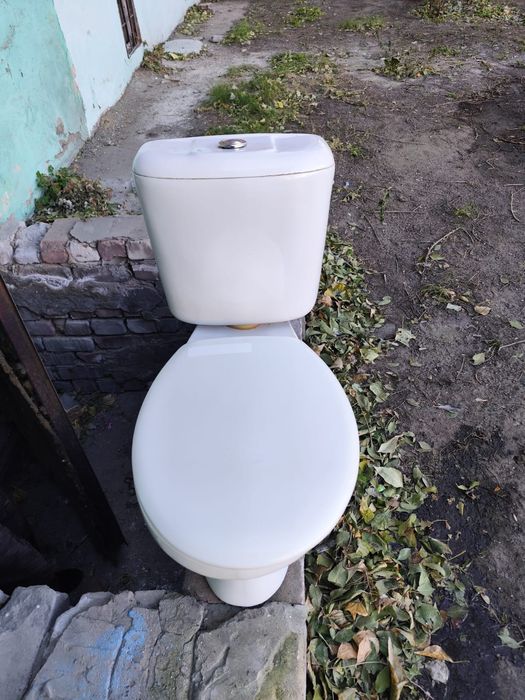 Продам унитаз бу полностью с рабочей арматурой