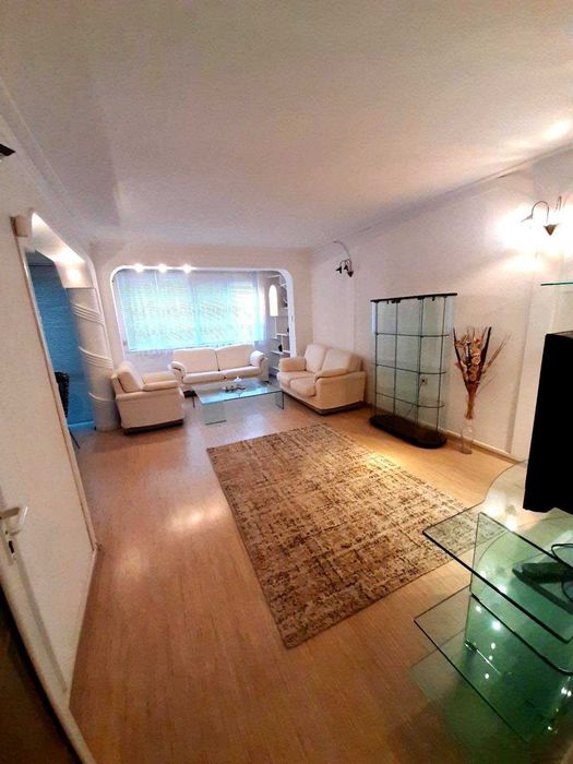 Дава се под наем Многостаен апартамент в Бургас, Център - 135 кв.м за 550 € - Снимка #1