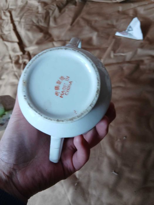 Чаши чинии и вази