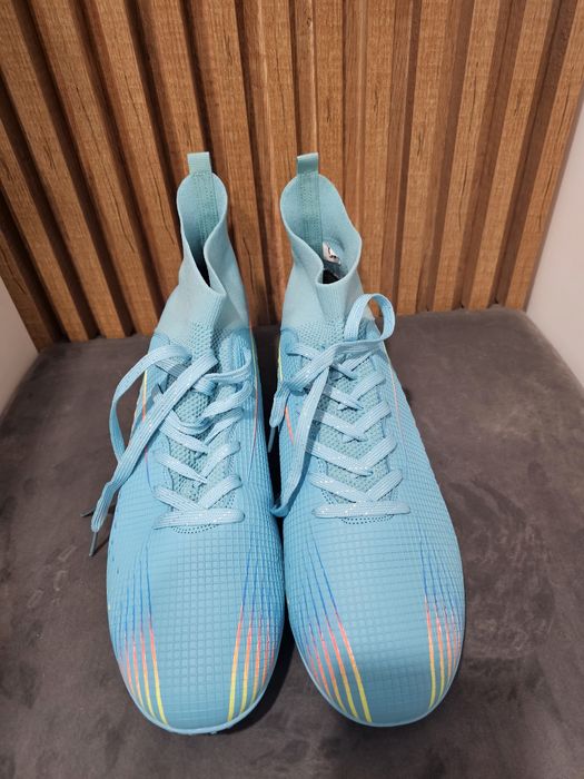 Vand adidasi fotbal NOI.