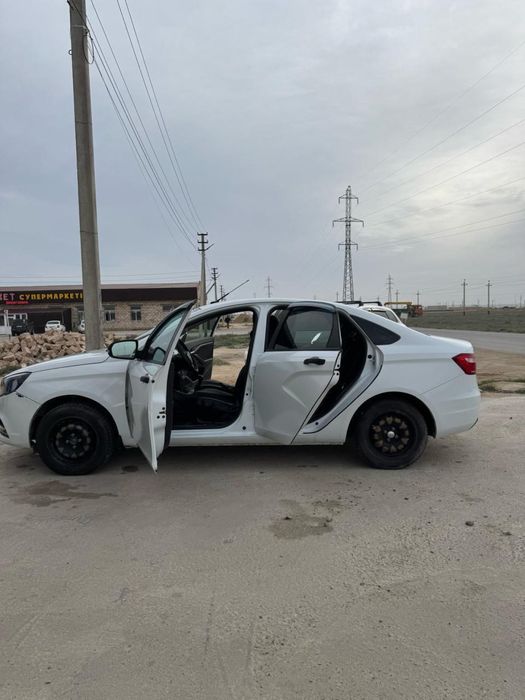 Лада Веста 2020