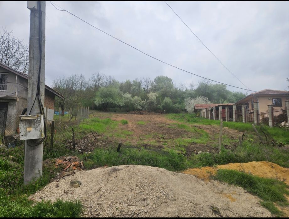 Продавам парцел с.Староселец обл.Варна общ.Провйдия
