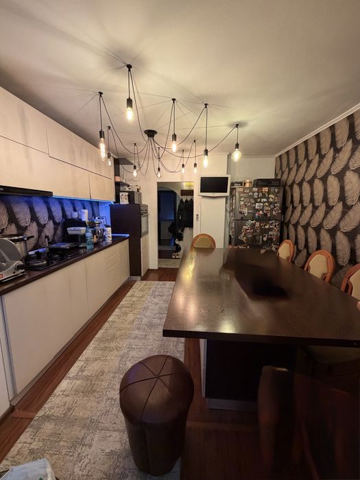 Apartament 4 camere, etaj 1, cartierul Soarelui