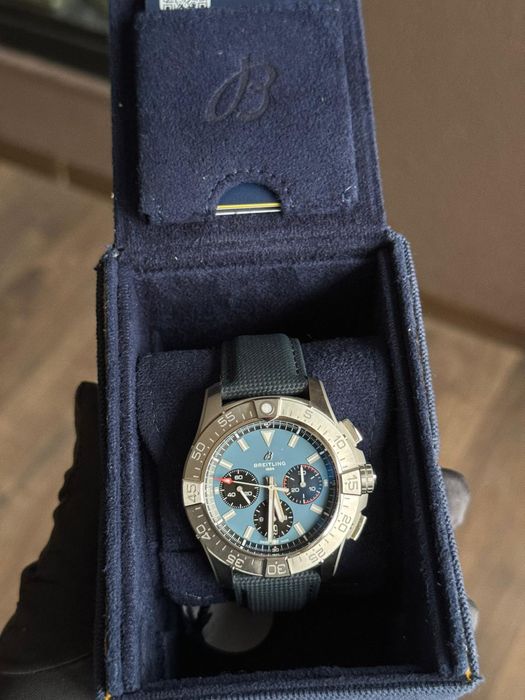 Часовник Breitling Avenger 44 Chronograph Blue Dial