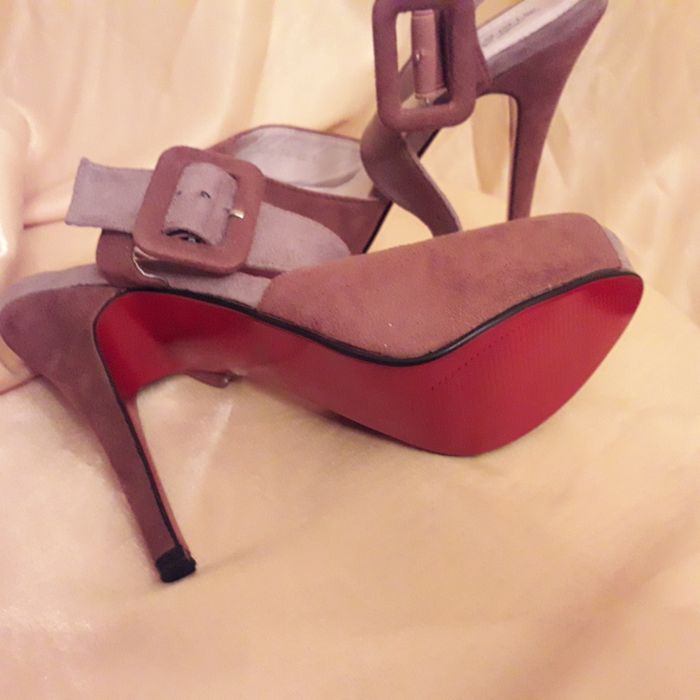 Продам босоножки