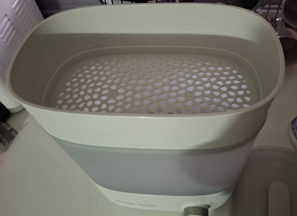 Vând sterilizator si uscator de biberoane Philips Avent Premium