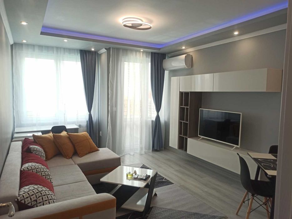 Дава се под наем Тристаен апартамент в София, Дървеница - 80 кв.м за 390 € - Снимка #1