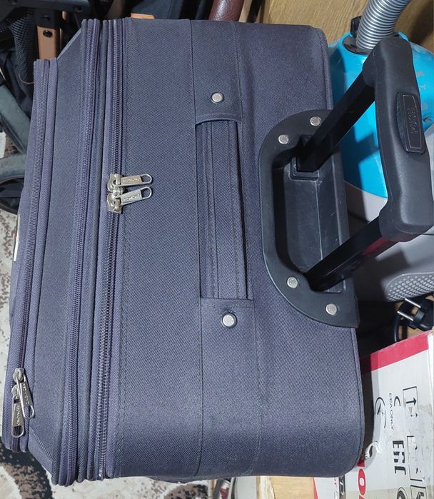 Чемодан дорожный