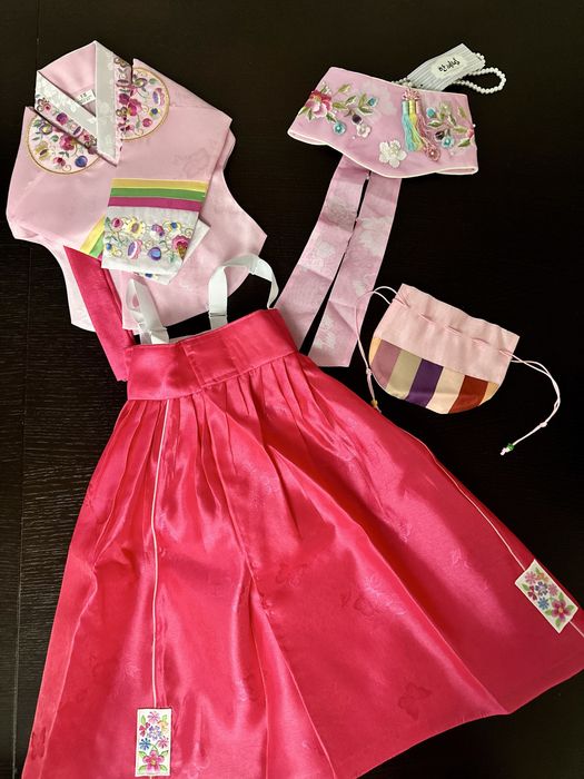 ПРОДАМ НОВЫЙ Корейский Ханбок для девочки