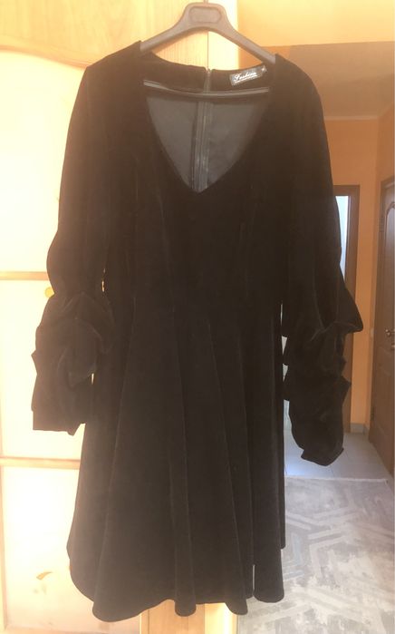 Продам женские поатья