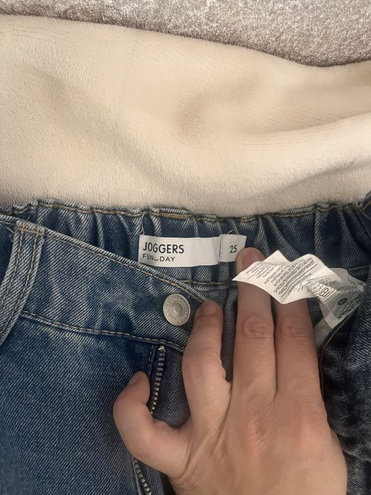 Продам джоггеры на девочку