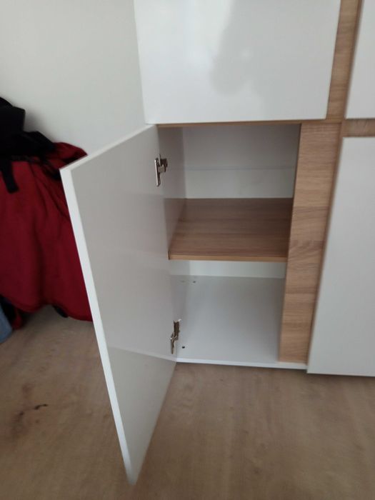 Нов гардероб бял гланц и дьб сонома