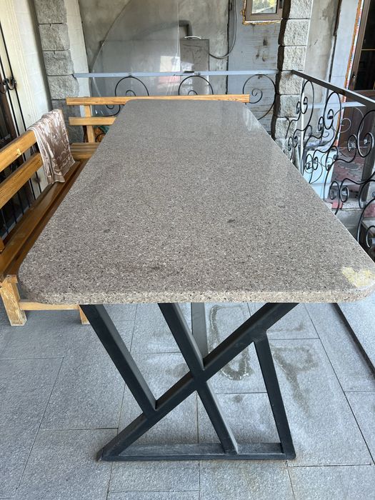 Мраморный обеденный стол