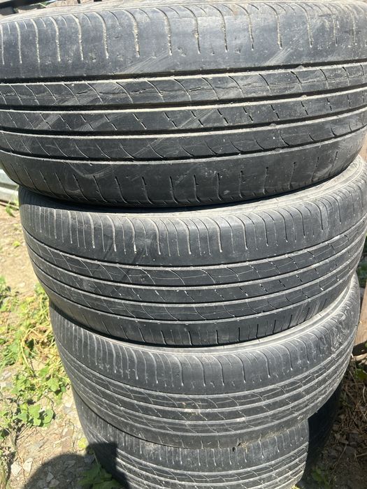 Продам резину на 18