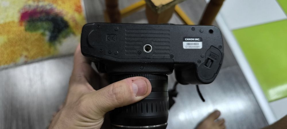 Vând Canon 30 V- Date