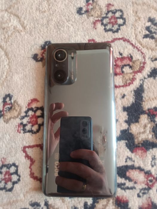 Продаю Poco f3 8/256