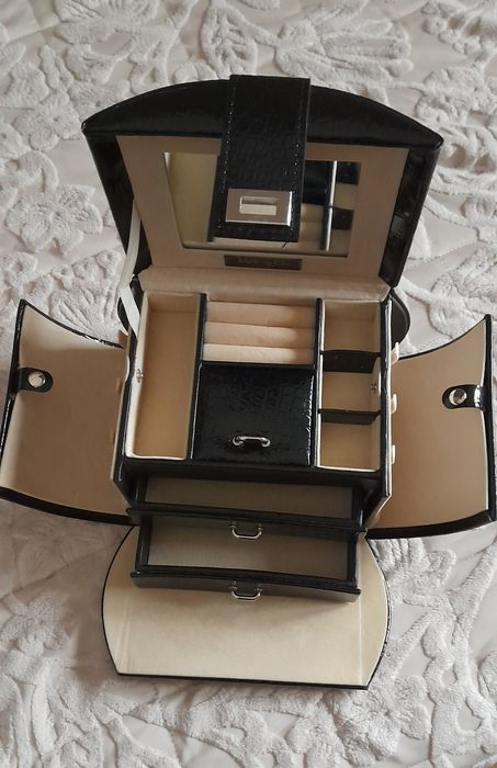 Луксозна кутия за бижута