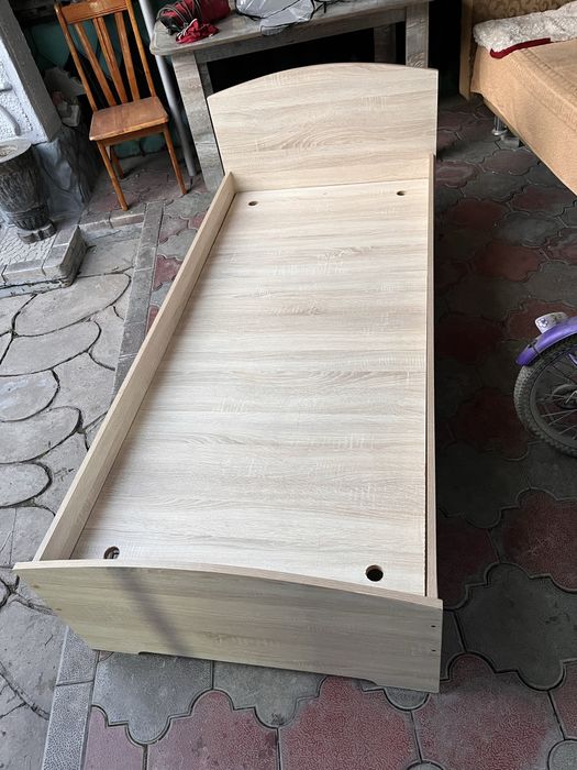 Кровать деревянная б/у