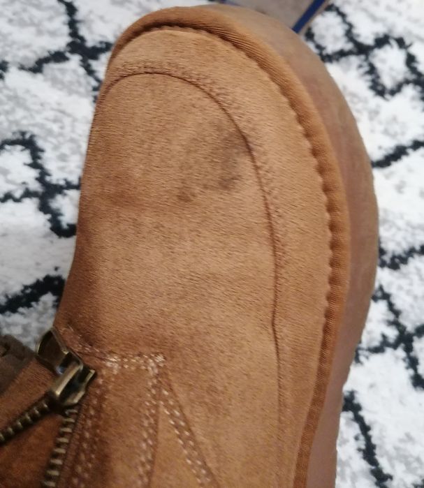 Ghete marimea 35 cu interiorul de 22.5 cm