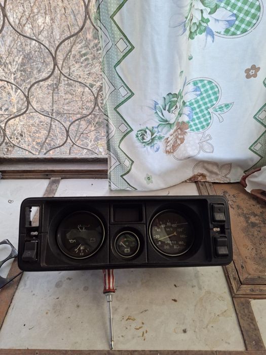 Продается приборная доска от 2105