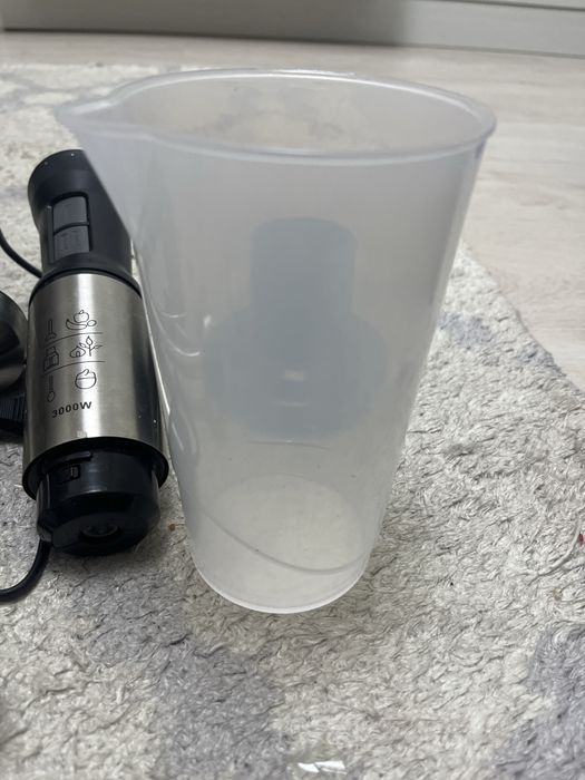 Продам новый ручной блендер