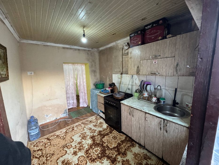 2 sotix uy sotiladi.