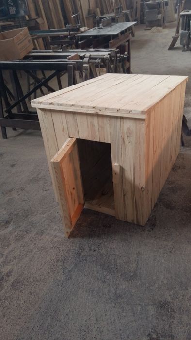 Будка для собаки  средних размеров