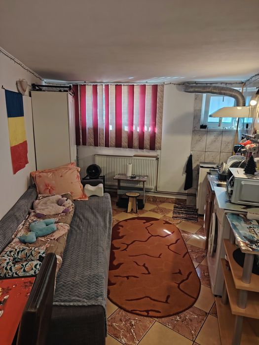 Piața Victoriei-Macdonalds Buzesti,gars.vila 300 de E cu util.incluse