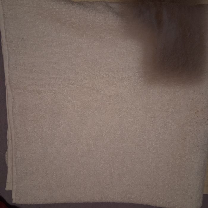 Тъмно синя и бяла Българско производство. Една Бежова и една Синьо-бял