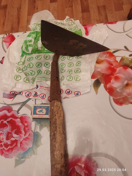 Лопаты, тяпки, Вилы.