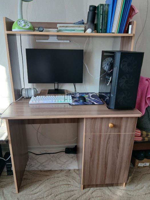 Продам компьютерный стол