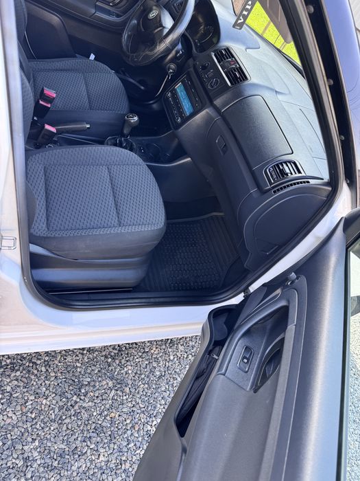 Vand sau Schimb cu ATV Skoda Fabia 1.6 TDI 75cp An 2011 EURO 5