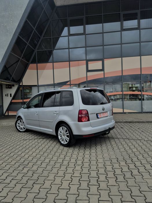 VOLKSWAGEN Touran 2010 — imagine 3