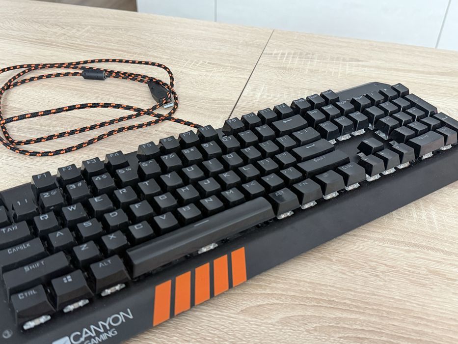 Геймърска механична клавиатура Canyon