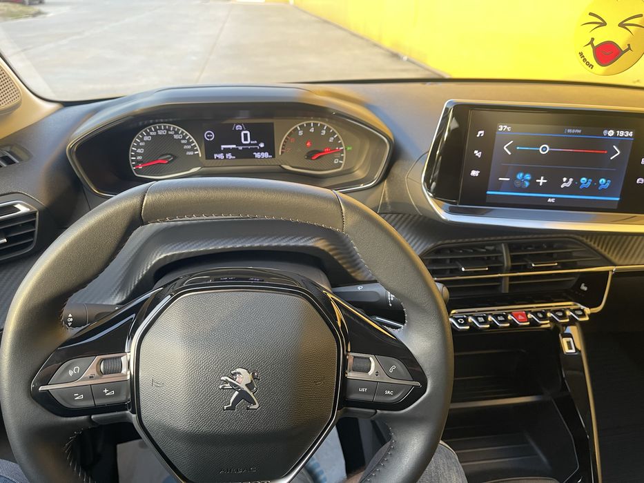 VAND SAU SCHIMB PEUGEOT 208 an 2023 luna 10 garantie pana la 2027 luna