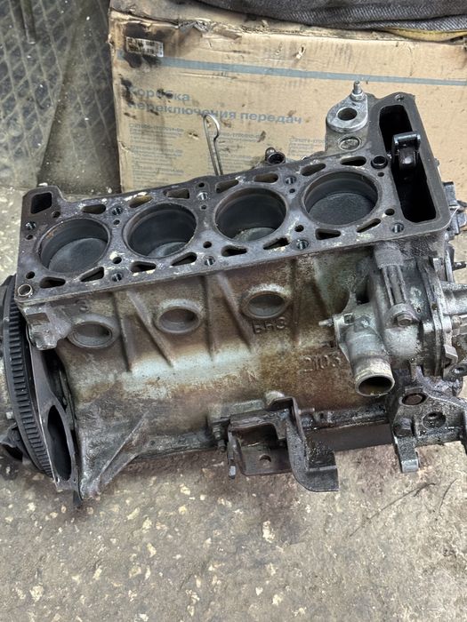 Блок цилиндров. Троечный.