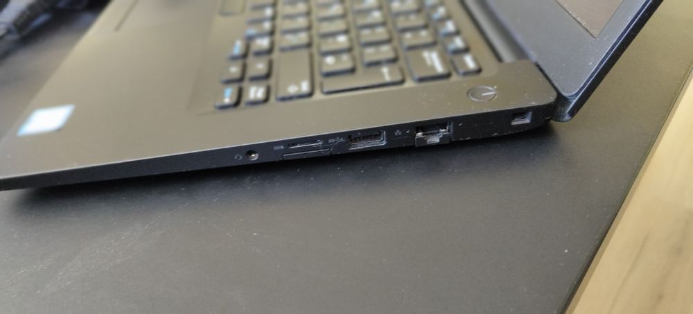 Продавам лаптоп Dell 7490